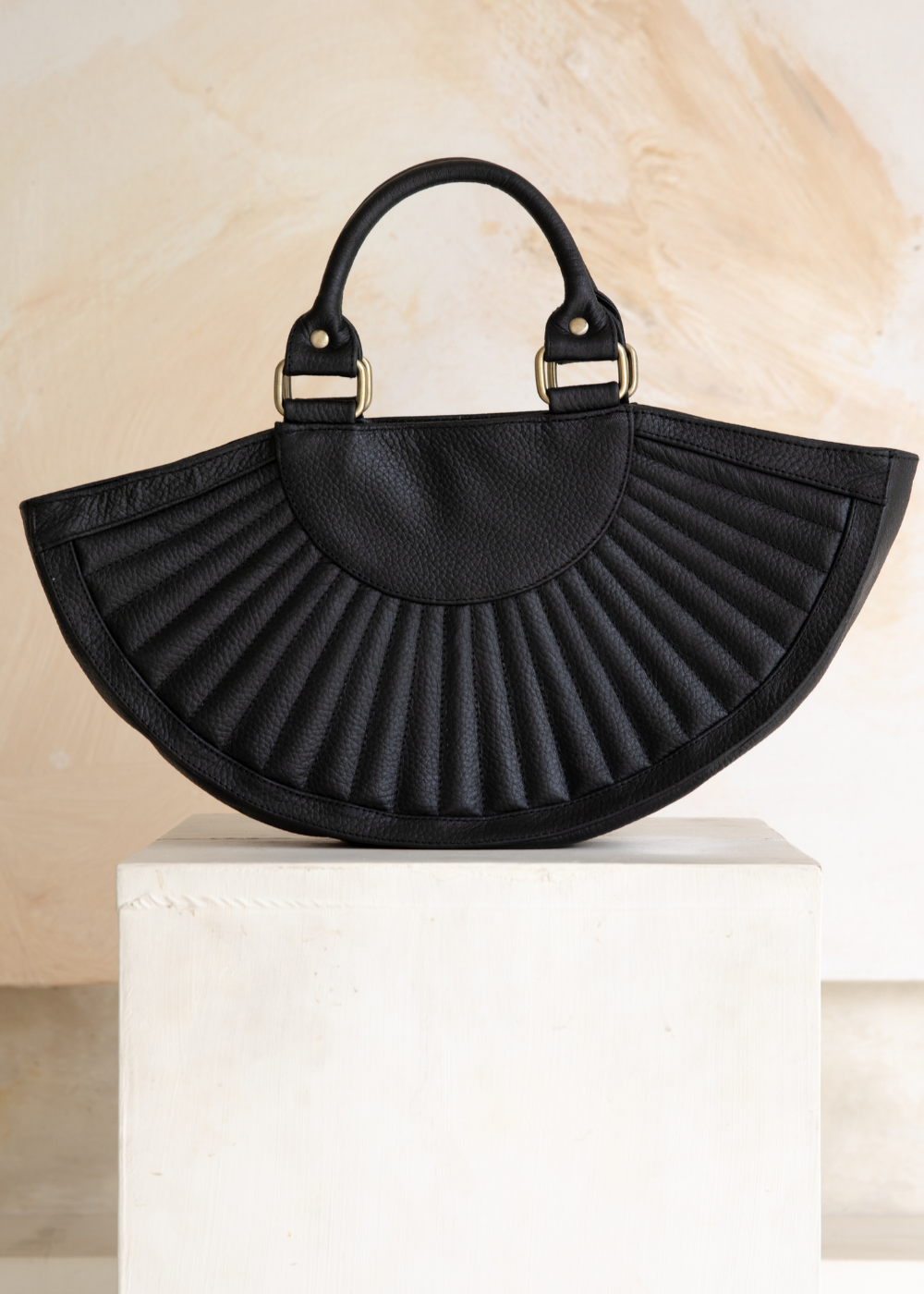 Soleil Grande // Textured Noir