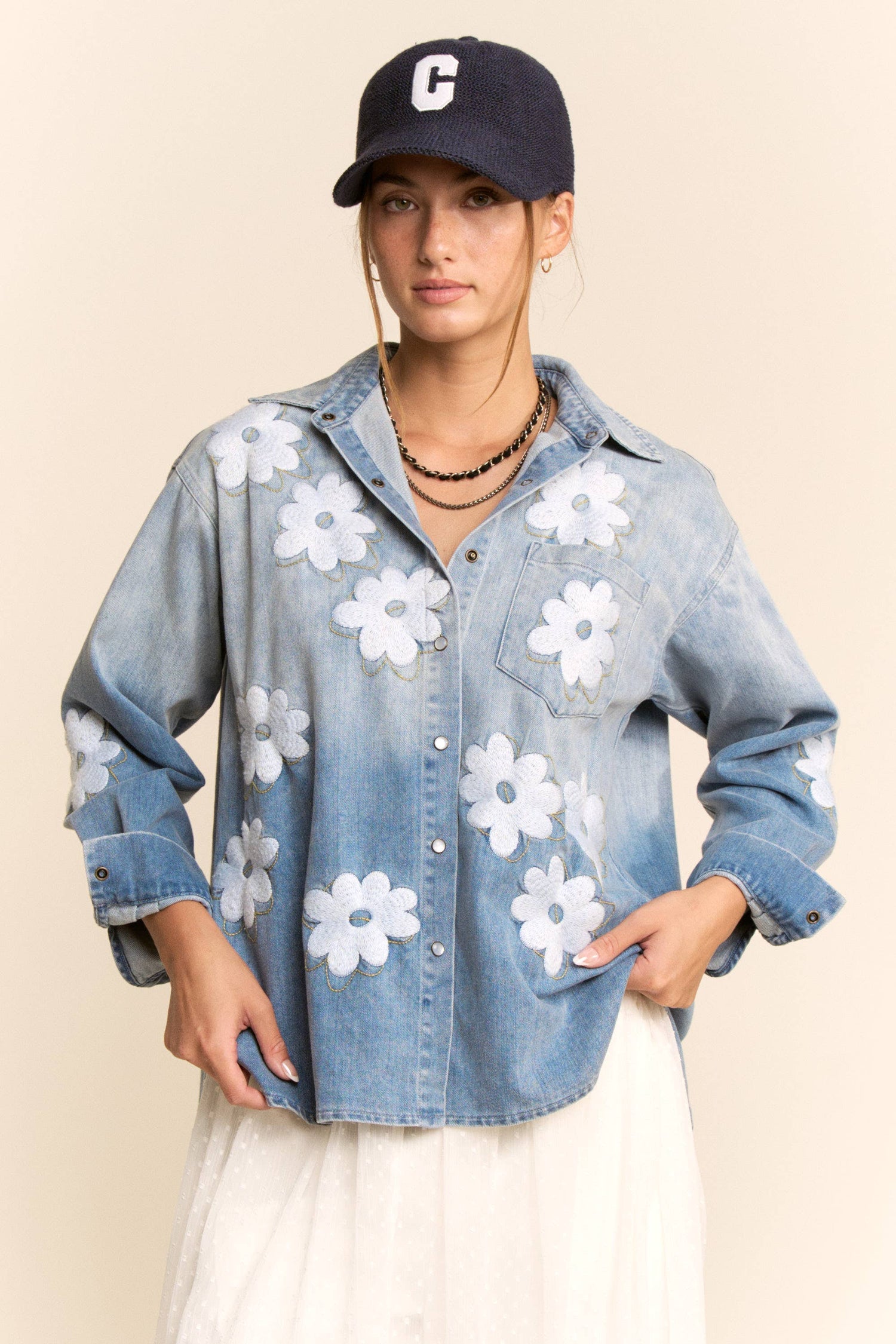 DT50299-FLOWER EMBROIDERED BUTTON FRONT WASH DENIM SHIRT