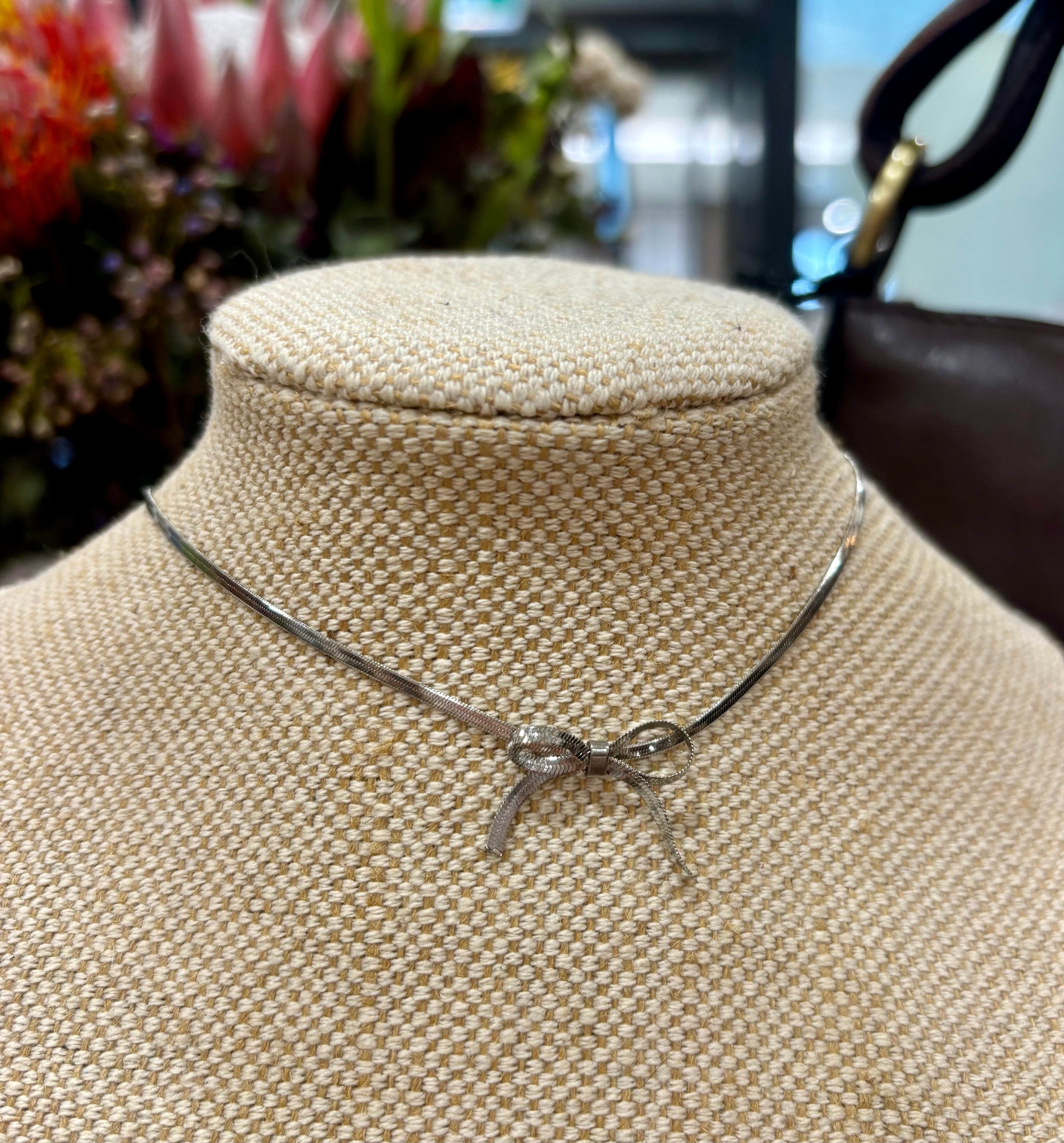 Dainty Bow Choker 