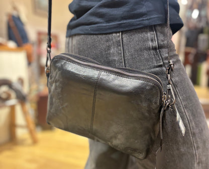 Leather shoulder/cross body bag 