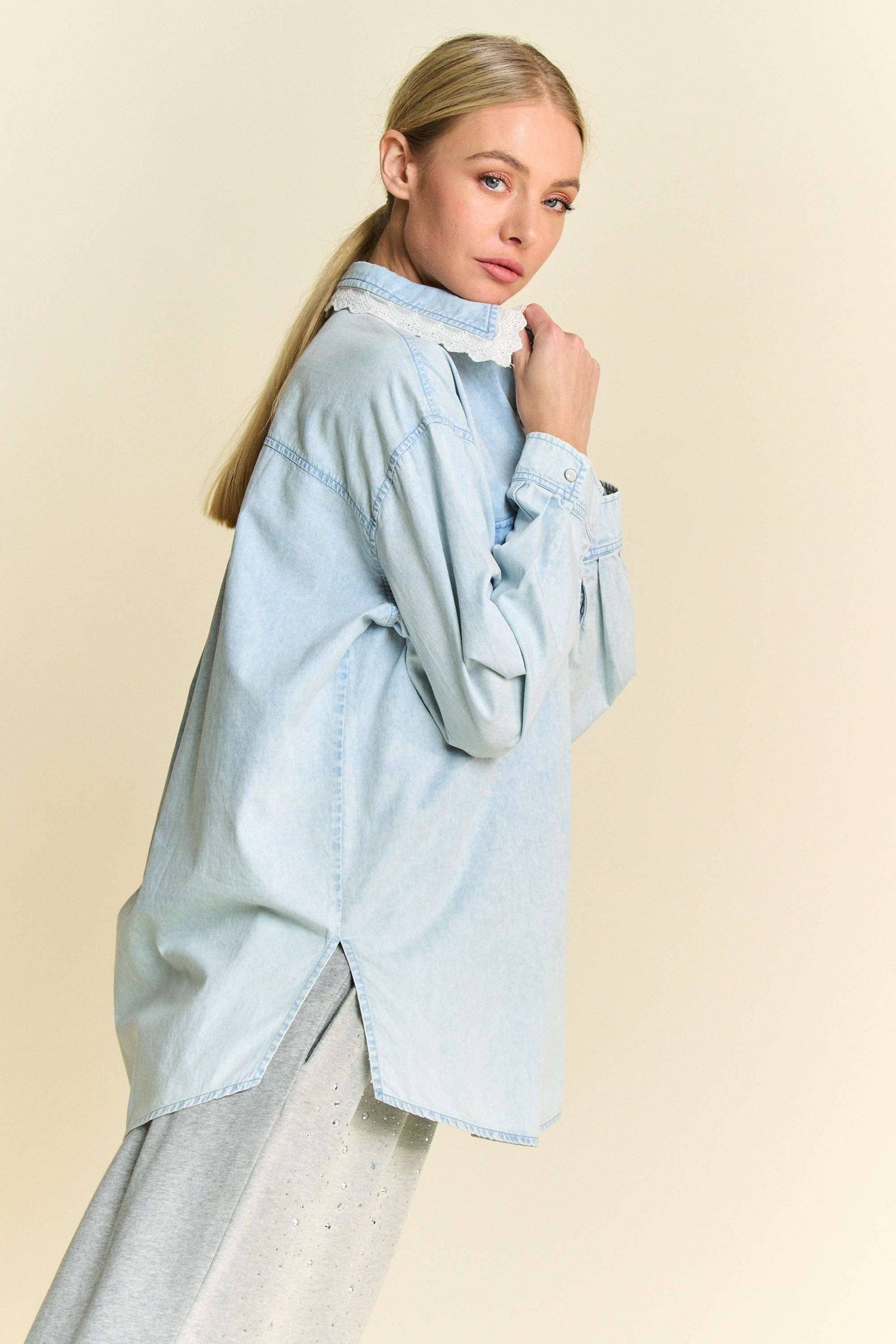 LIGHTWEIGHT WASHED LACE EDGE WAFFLE KNIT SHIRT
