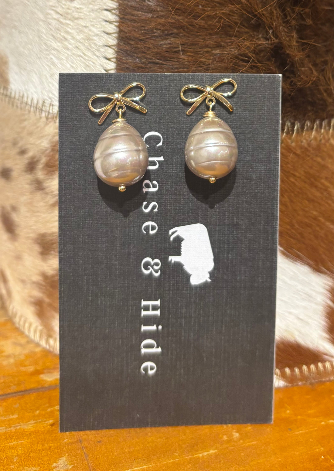 14k Gold plated bow stud and champagne Spanish faux pearl 