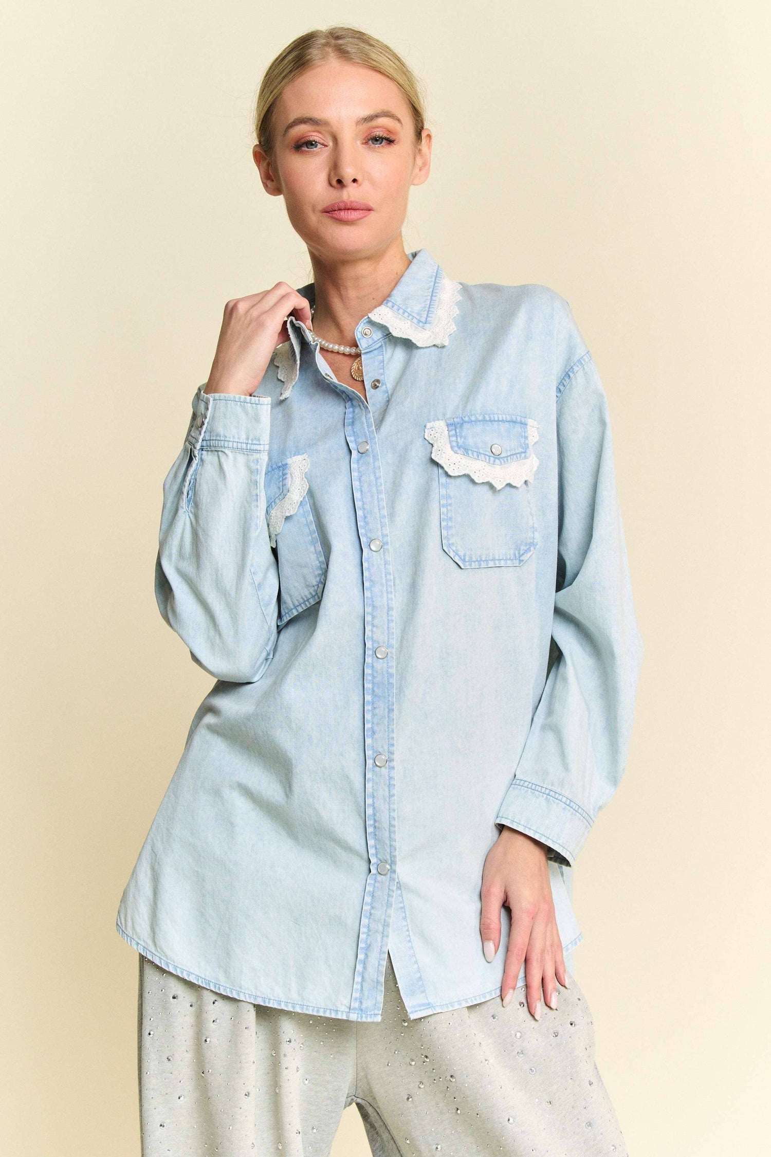 LIGHTWEIGHT WASHED LACE EDGE WAFFLE KNIT SHIRT