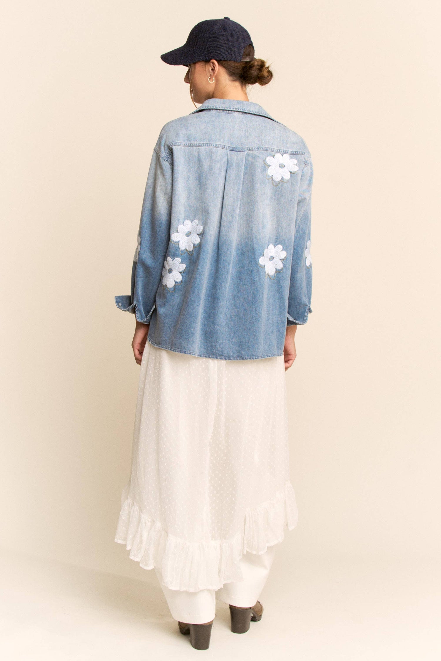 DT50299-FLOWER EMBROIDERED BUTTON FRONT WASH DENIM SHIRT