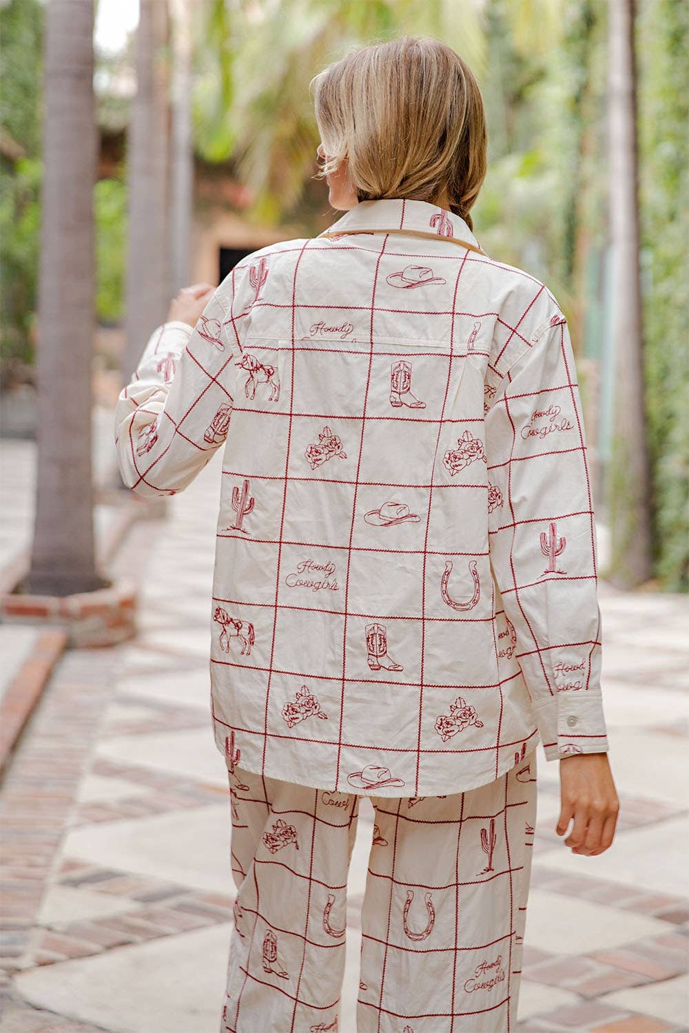 EMBROIDERED WESTERN BUTTON DOWN SHIRT