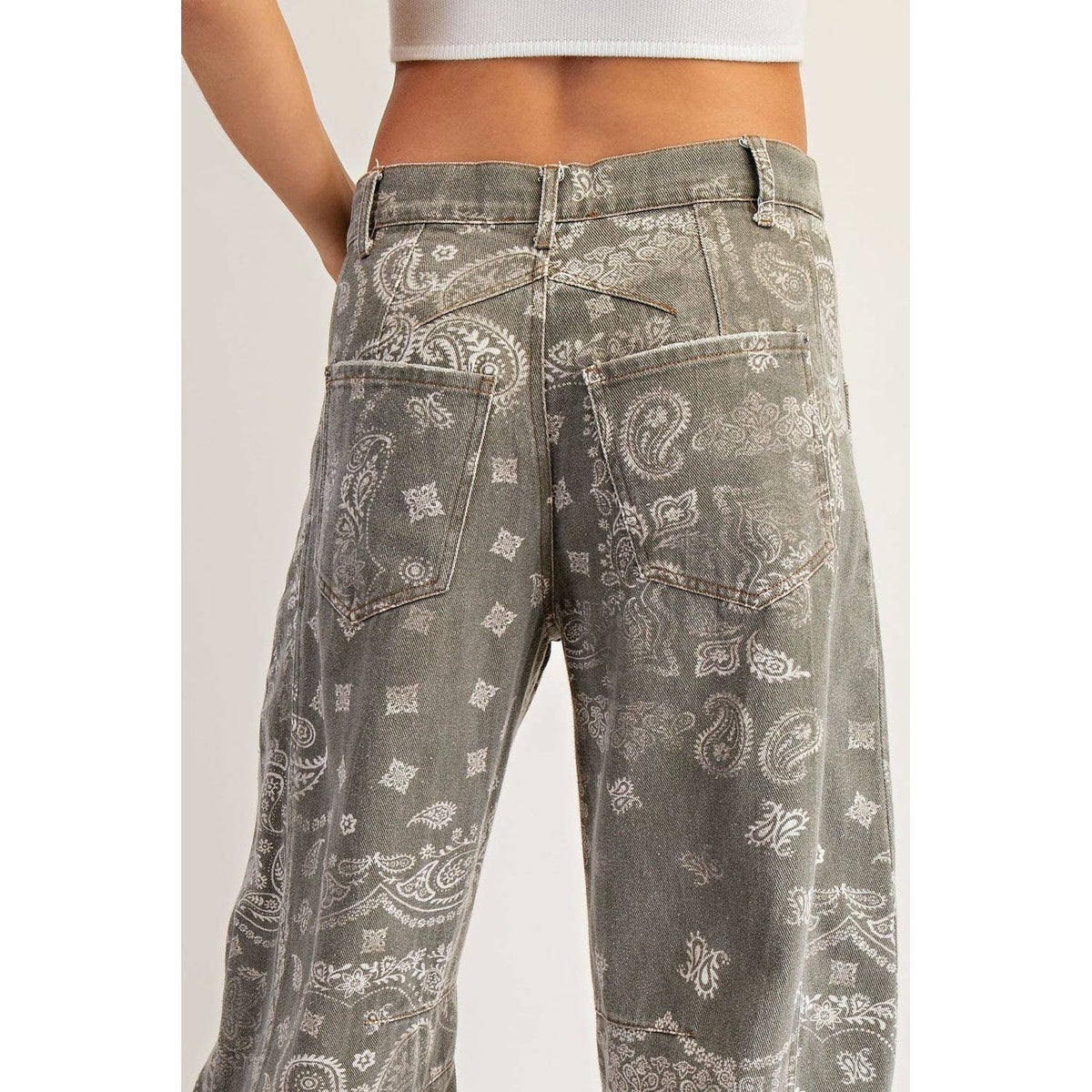 JEANS MINERAL WASHED PAISLEY PRINTED BARREL JEANS