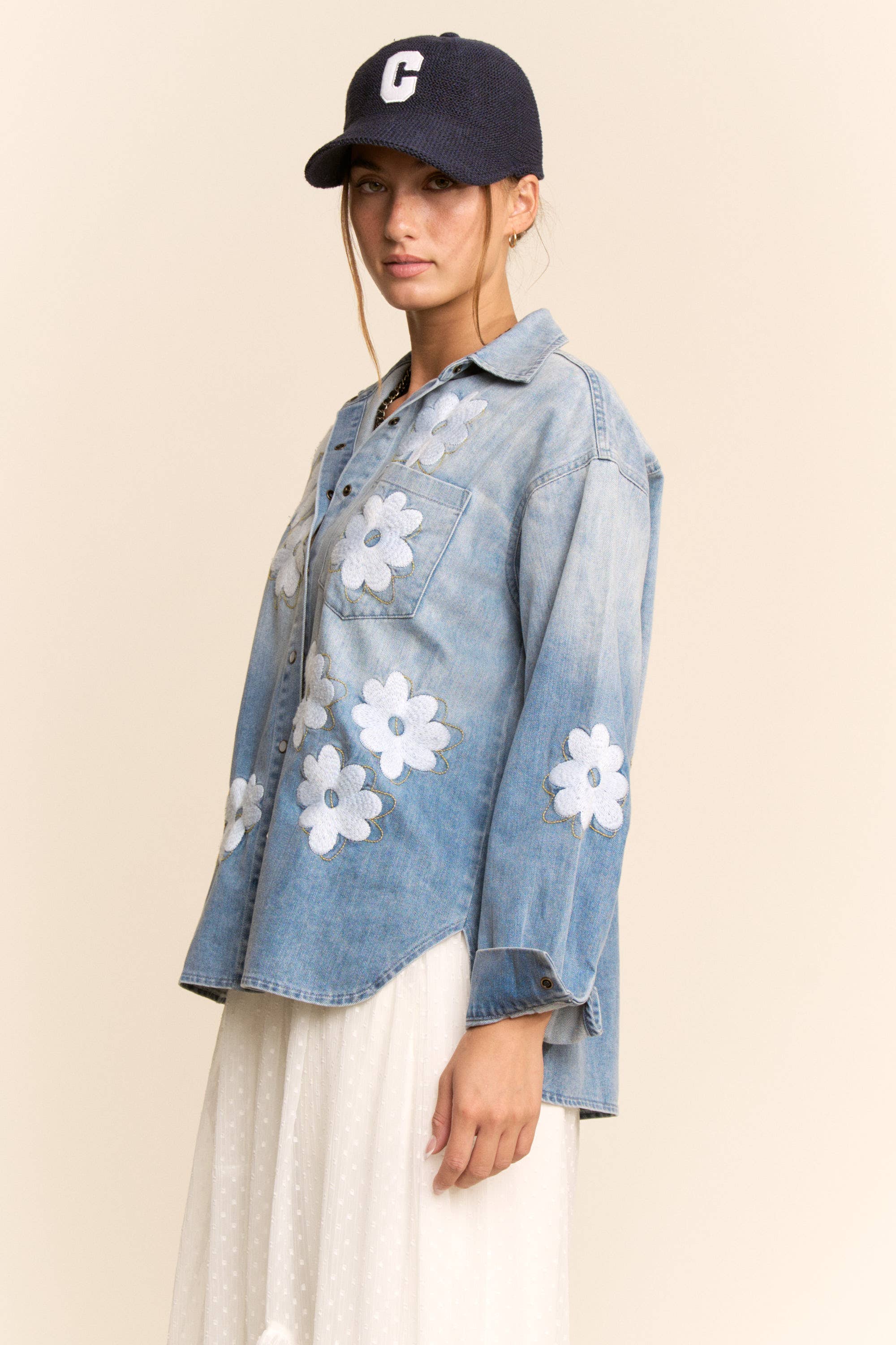 DT50299-FLOWER EMBROIDERED BUTTON FRONT WASH DENIM SHIRT
