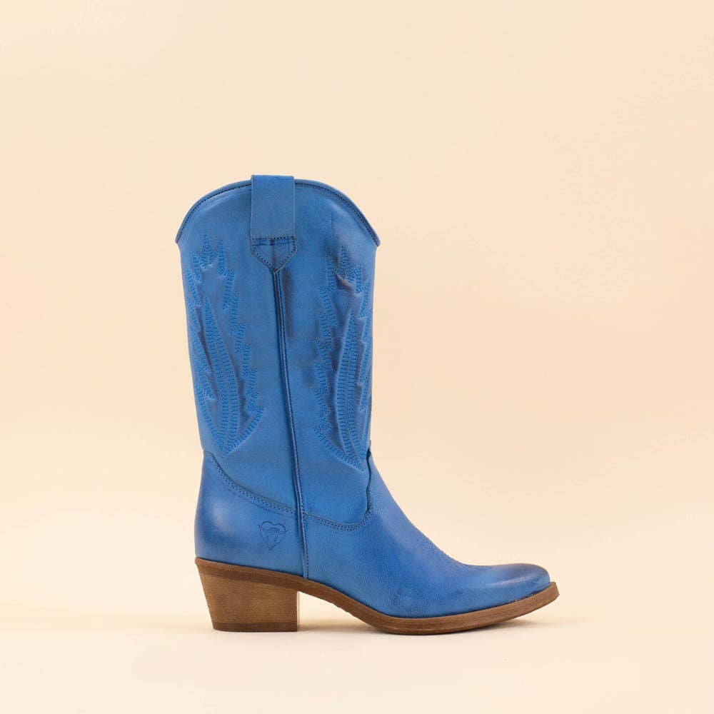 Pre Order. They are on the way La Pintura Varsy blue cowboy boots