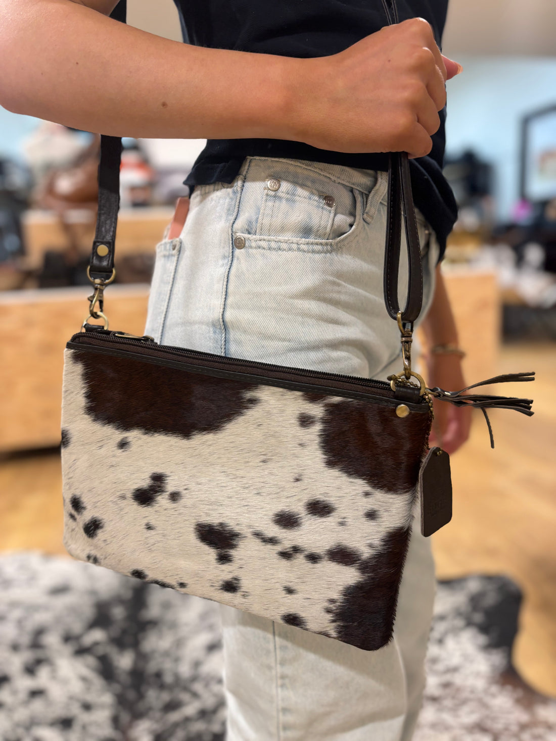 Bella handbag hide and leather 