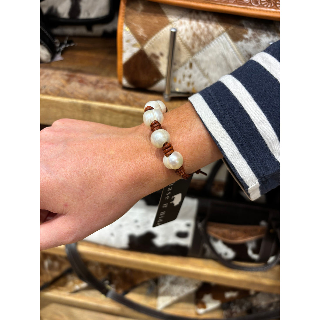 5 Freshwater pearls on dark leather bracelet 