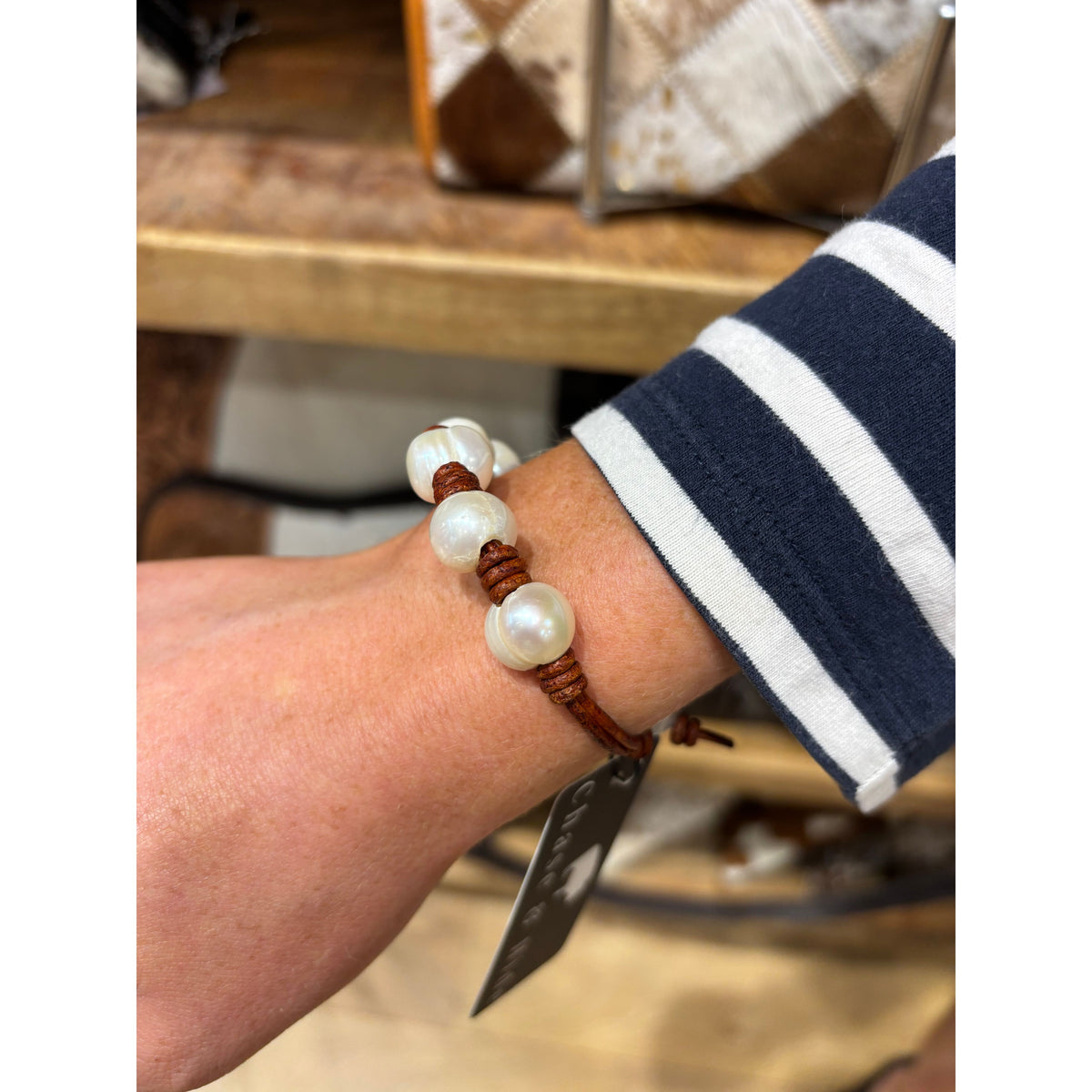 5 Freshwater pearls on dark leather bracelet 