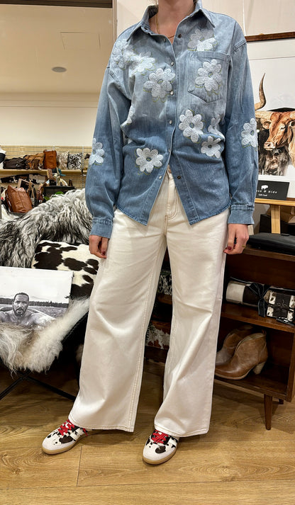 DT50299-FLOWER EMBROIDERED BUTTON FRONT WASH DENIM SHIRT