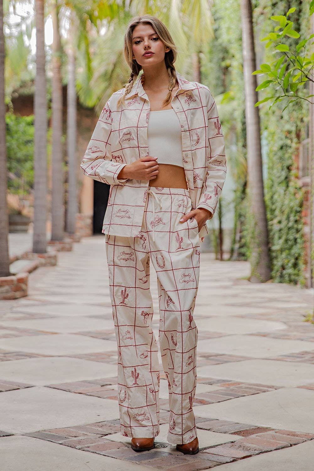 EMBROIDERED WESTERN BUTTON DOWN SHIRT