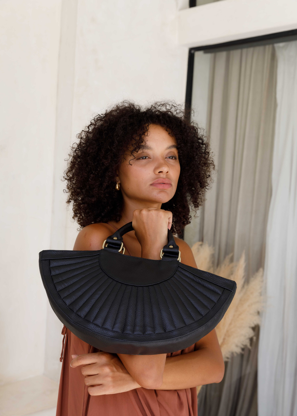 Soleil Grande // Textured Noir