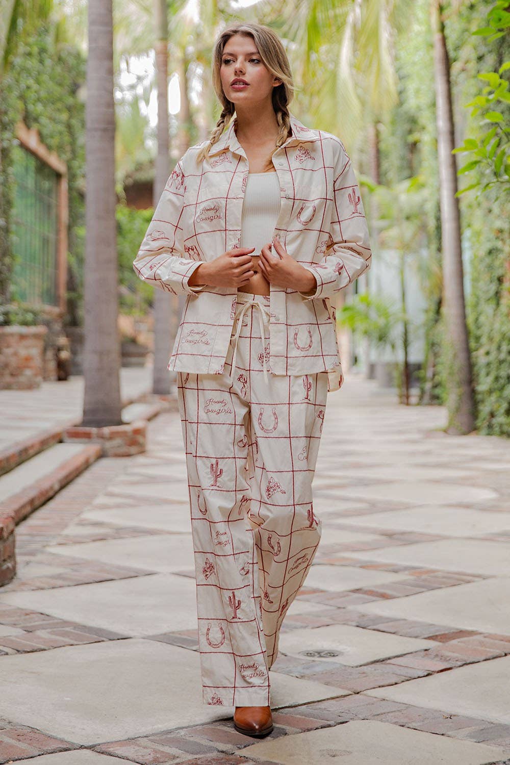 EMBROIDERED WESTERN BUTTON DOWN SHIRT