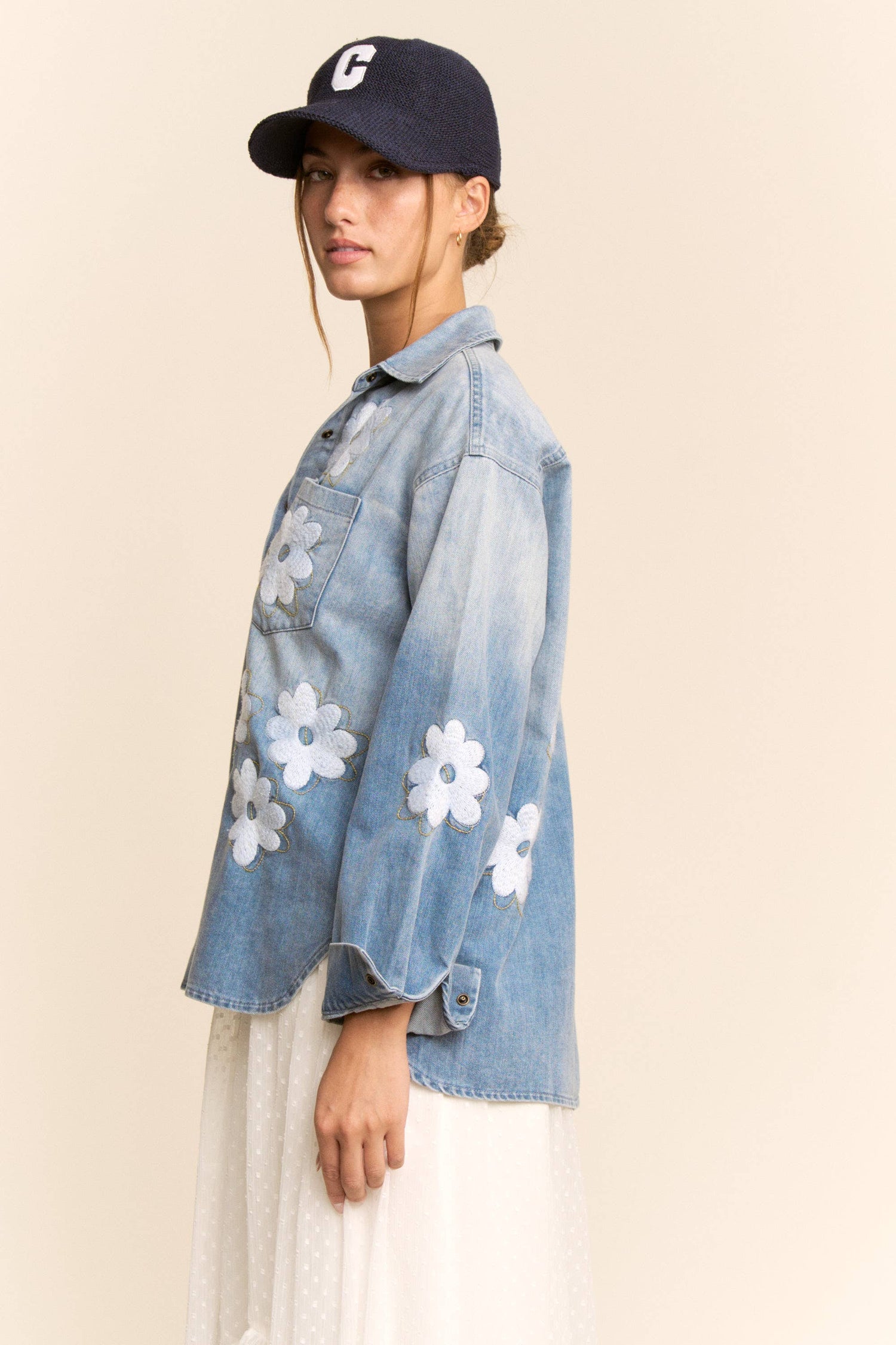 DT50299-FLOWER EMBROIDERED BUTTON FRONT WASH DENIM SHIRT