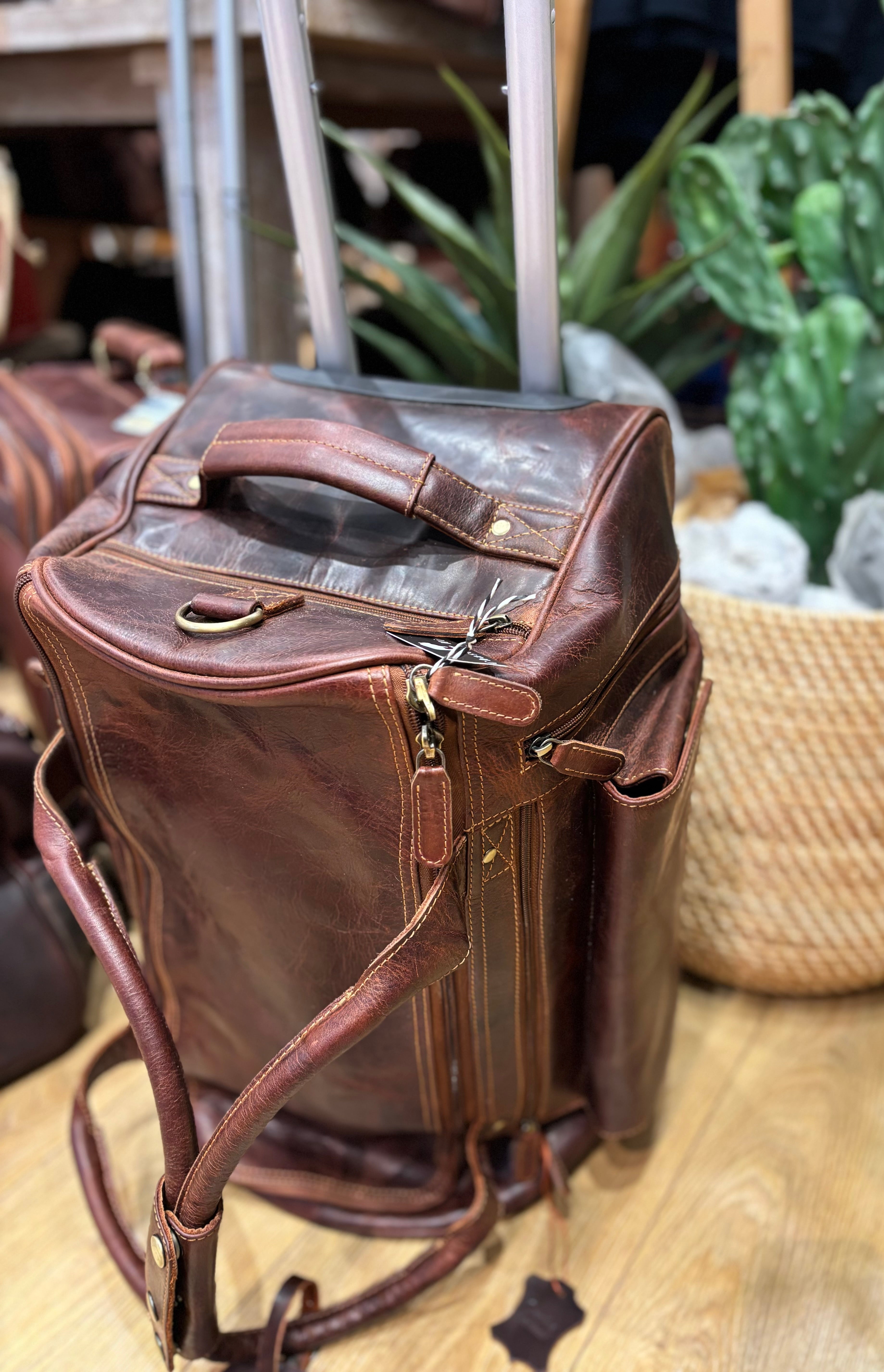 leather overnight Duffle with wheels Sandel 