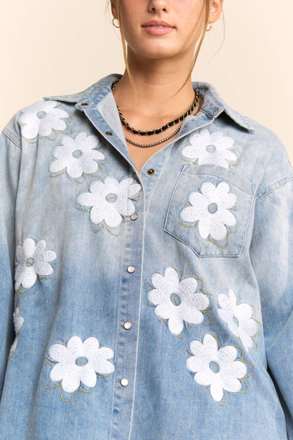 DT50299-FLOWER EMBROIDERED BUTTON FRONT WASH DENIM SHIRT