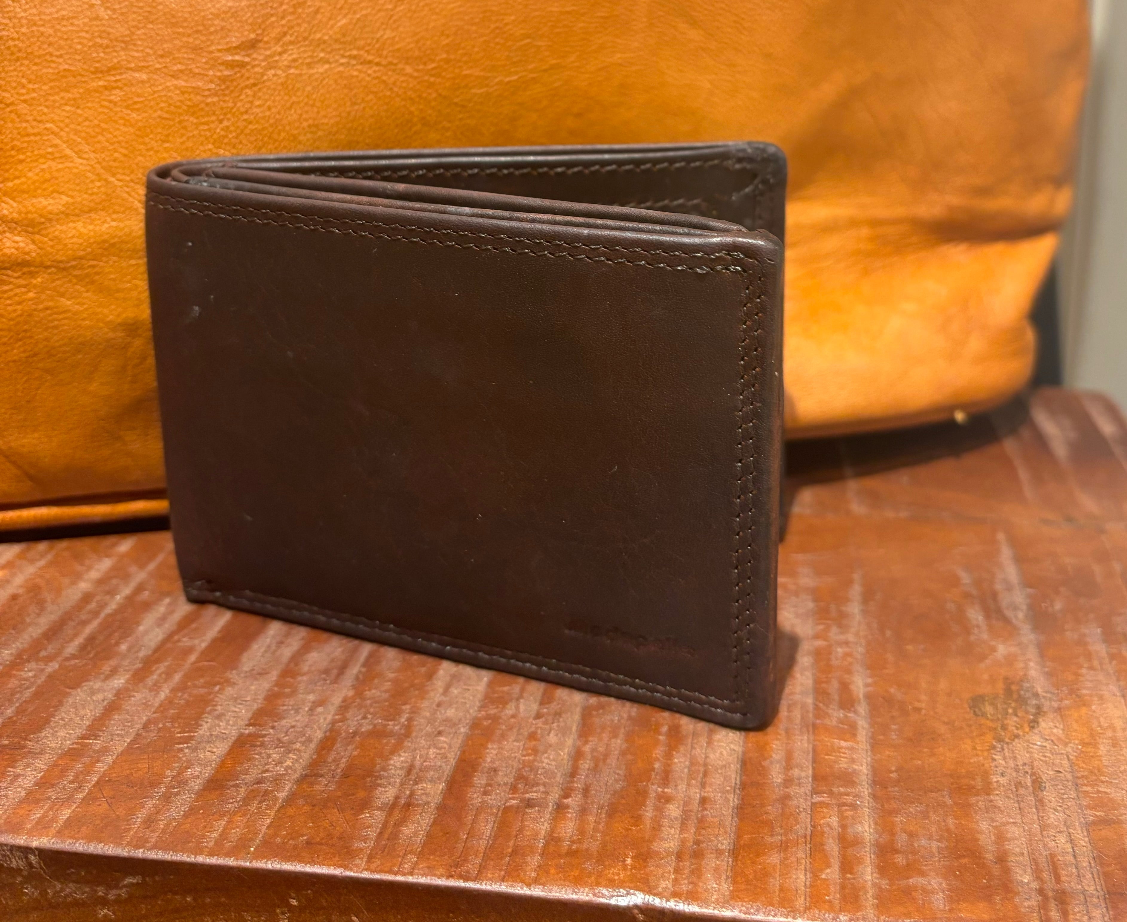 Bay Plain Leather Wallet 