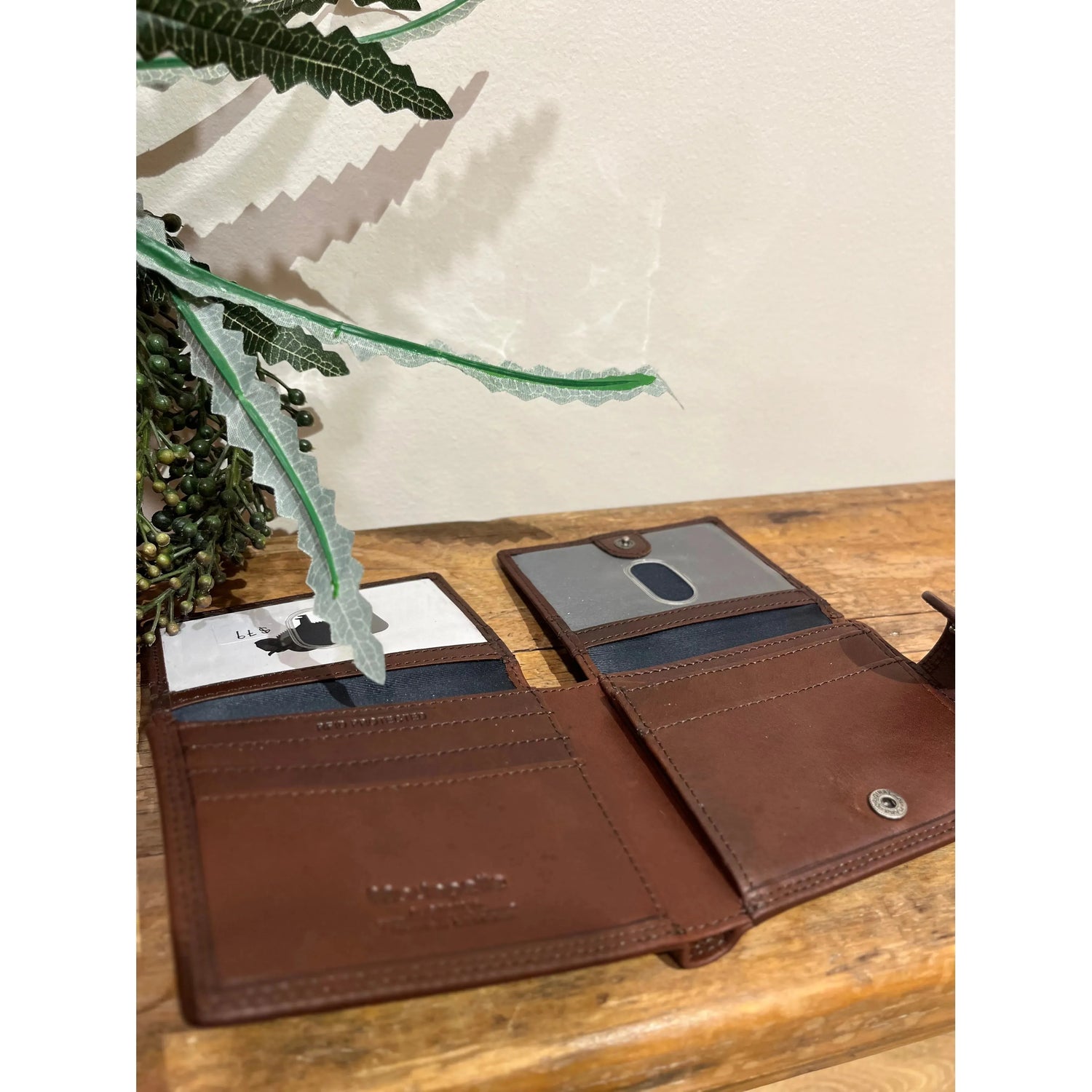 Bay Plain Leather Wallet 