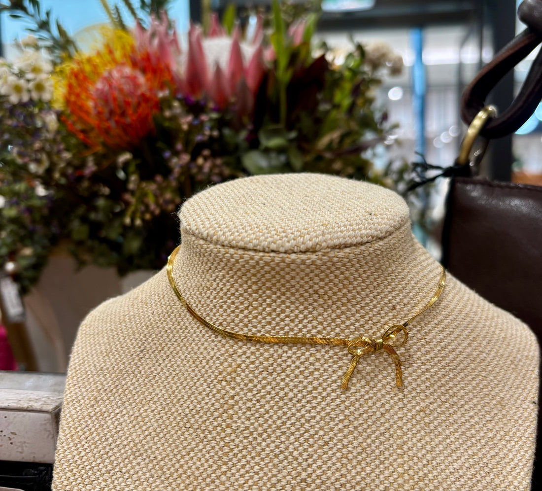 Dainty Bow Choker