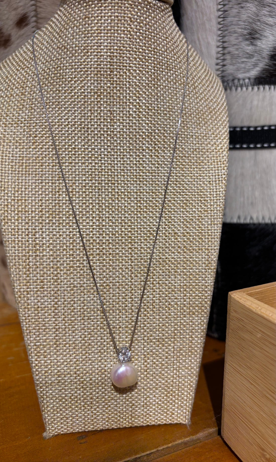 Cubic Zirconia and freshwater pearl necklace silver 