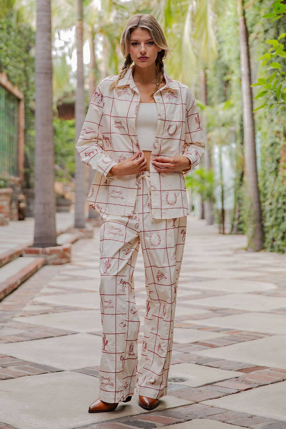 EMBROIDERED WESTERN BUTTON DOWN SHIRT