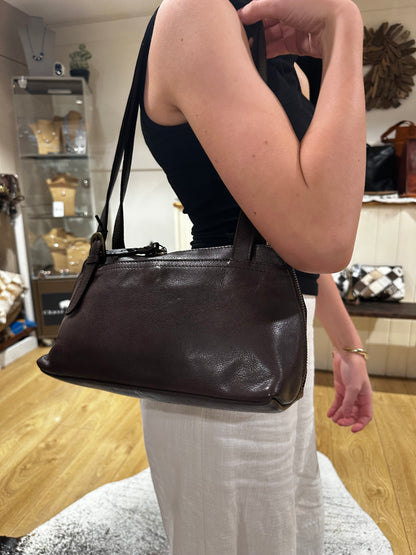 Chocolate leather shoulder handbag 