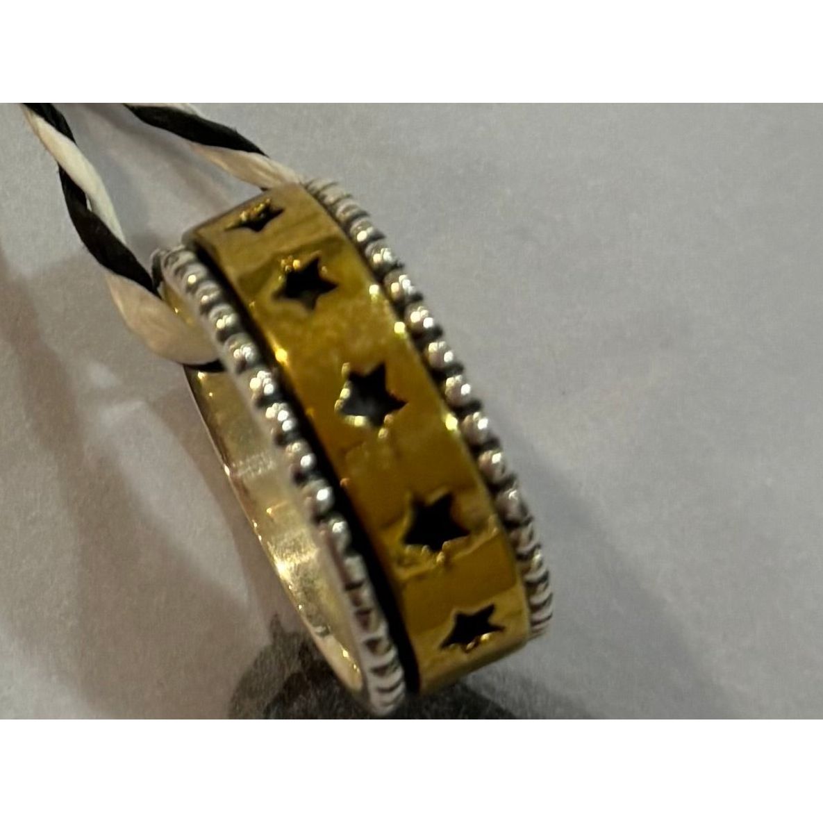 Spon Star Spin Star Ring – Chase & Hide