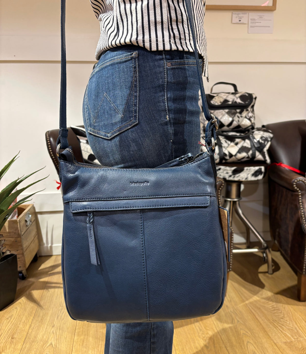 Vintage Navy Leather Shoulder Bag 7949