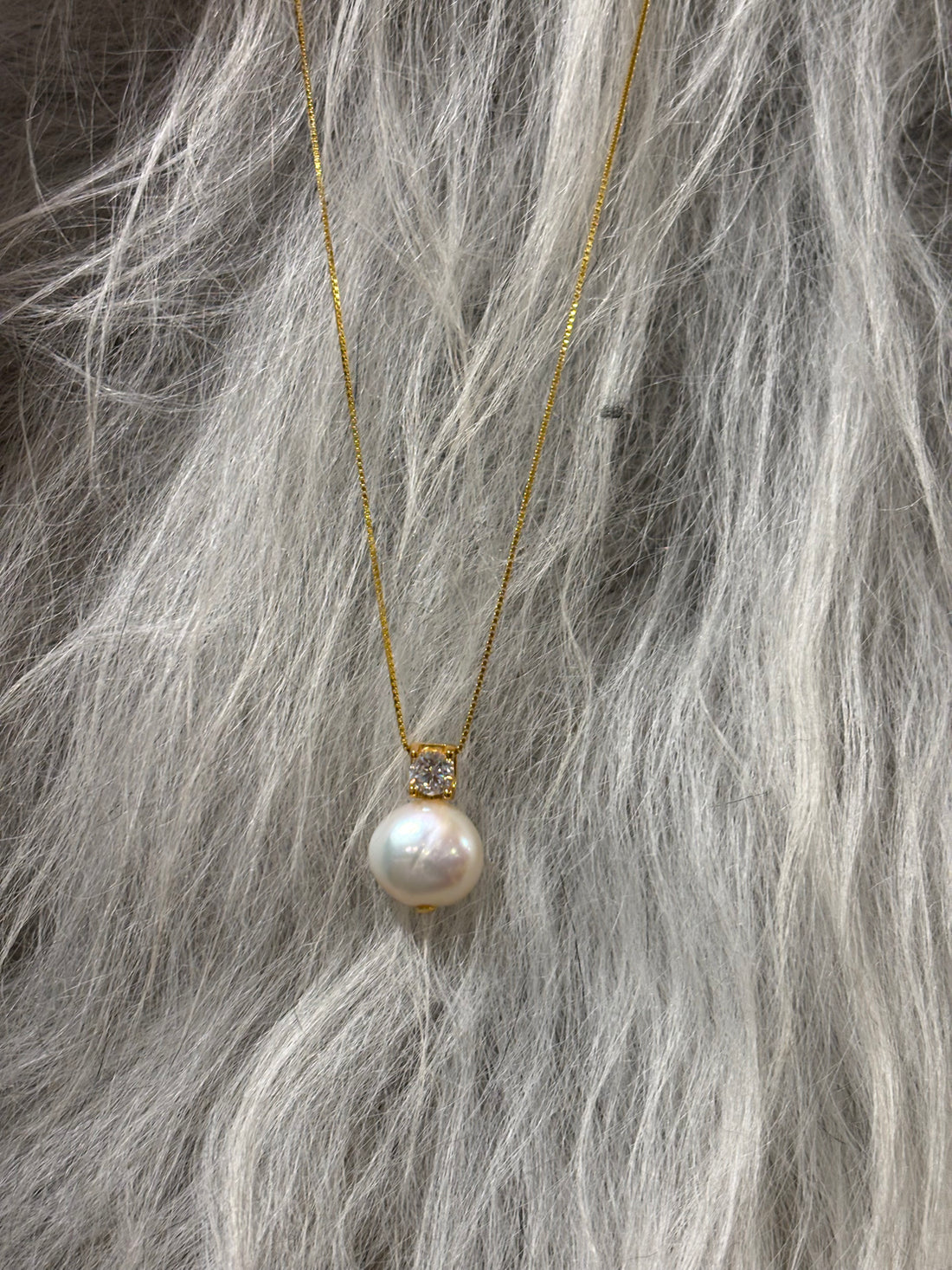 Cubic Zirconia and freshwater pearl necklace gold 