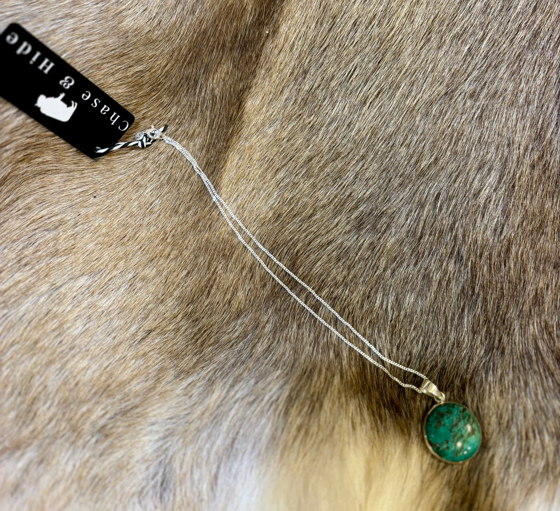 Turquoise cabochon pendant necklace 