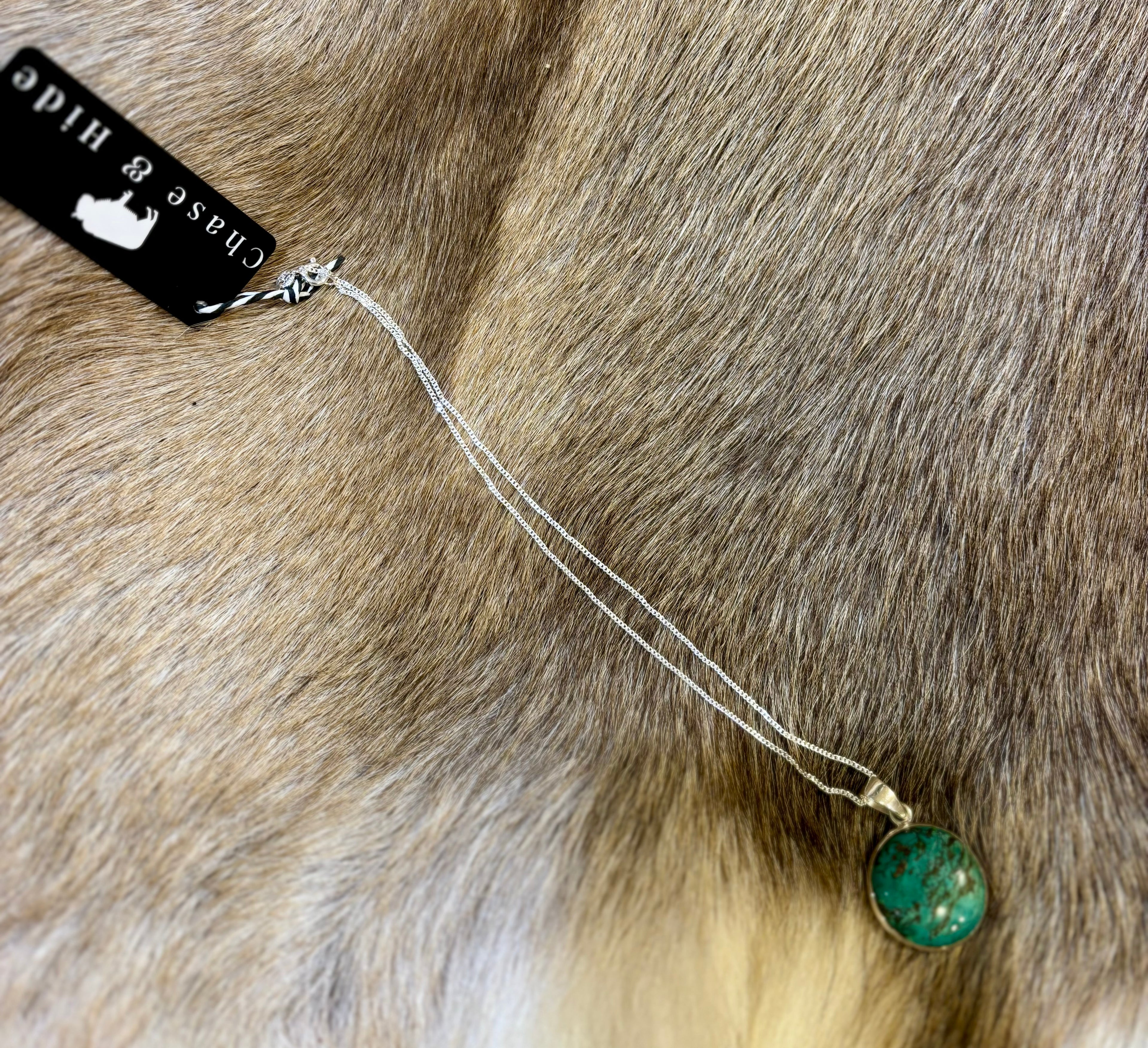 Turquoise cabochon pendant necklace 