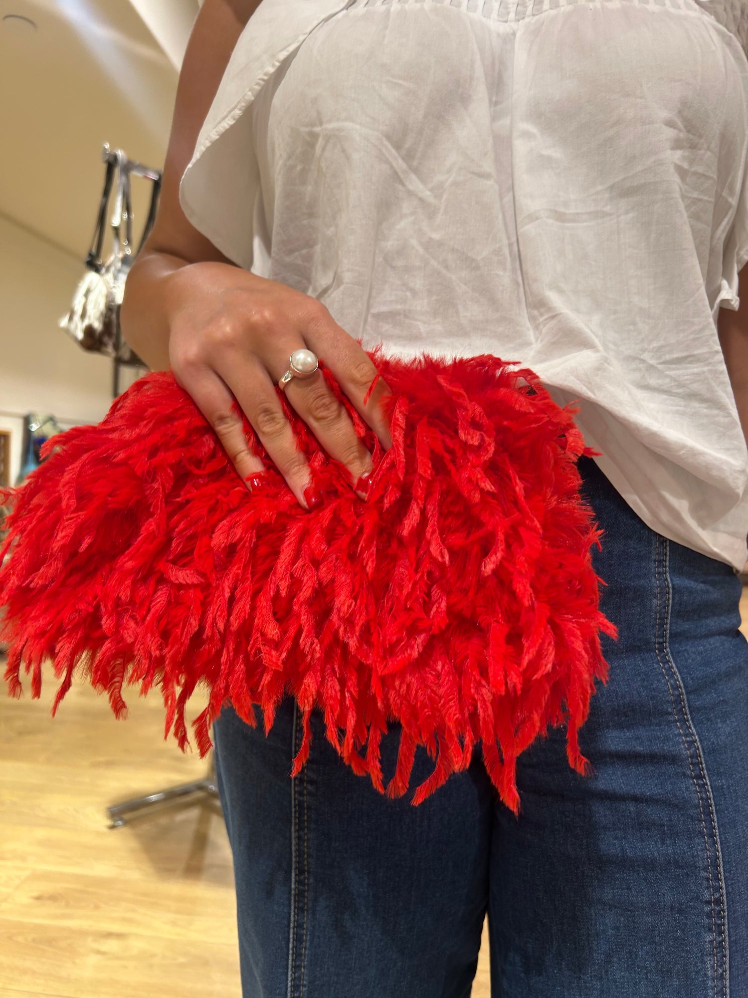 Feather clutch 