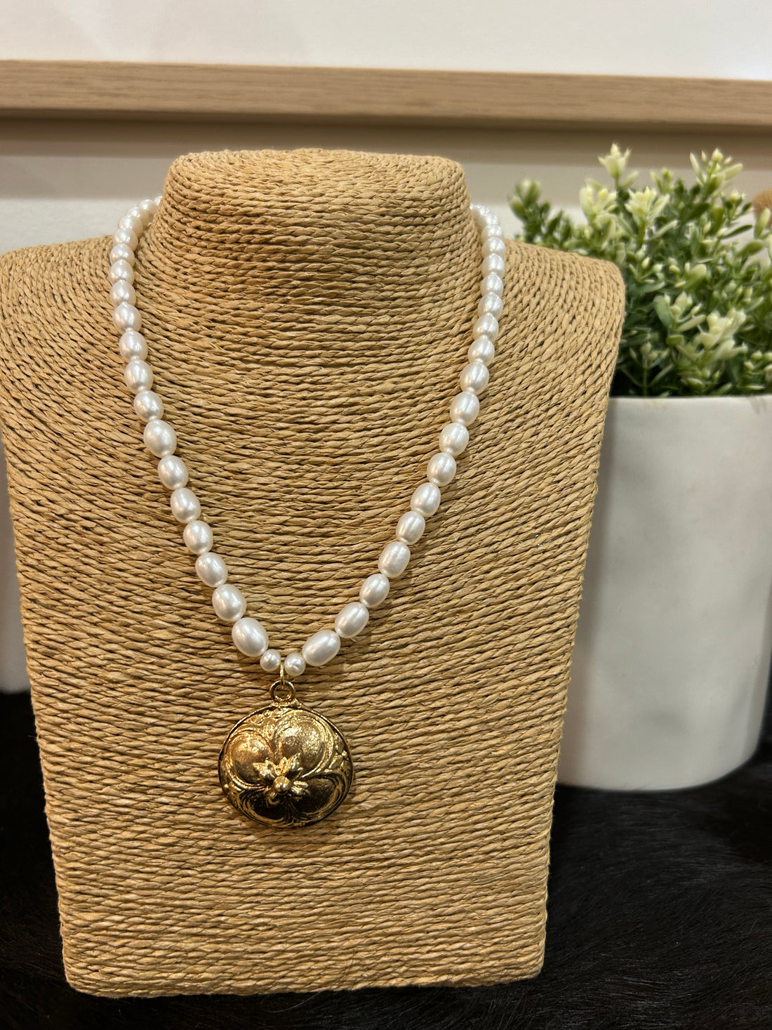 Gold Pendant Freshwater Pearl Necklace 