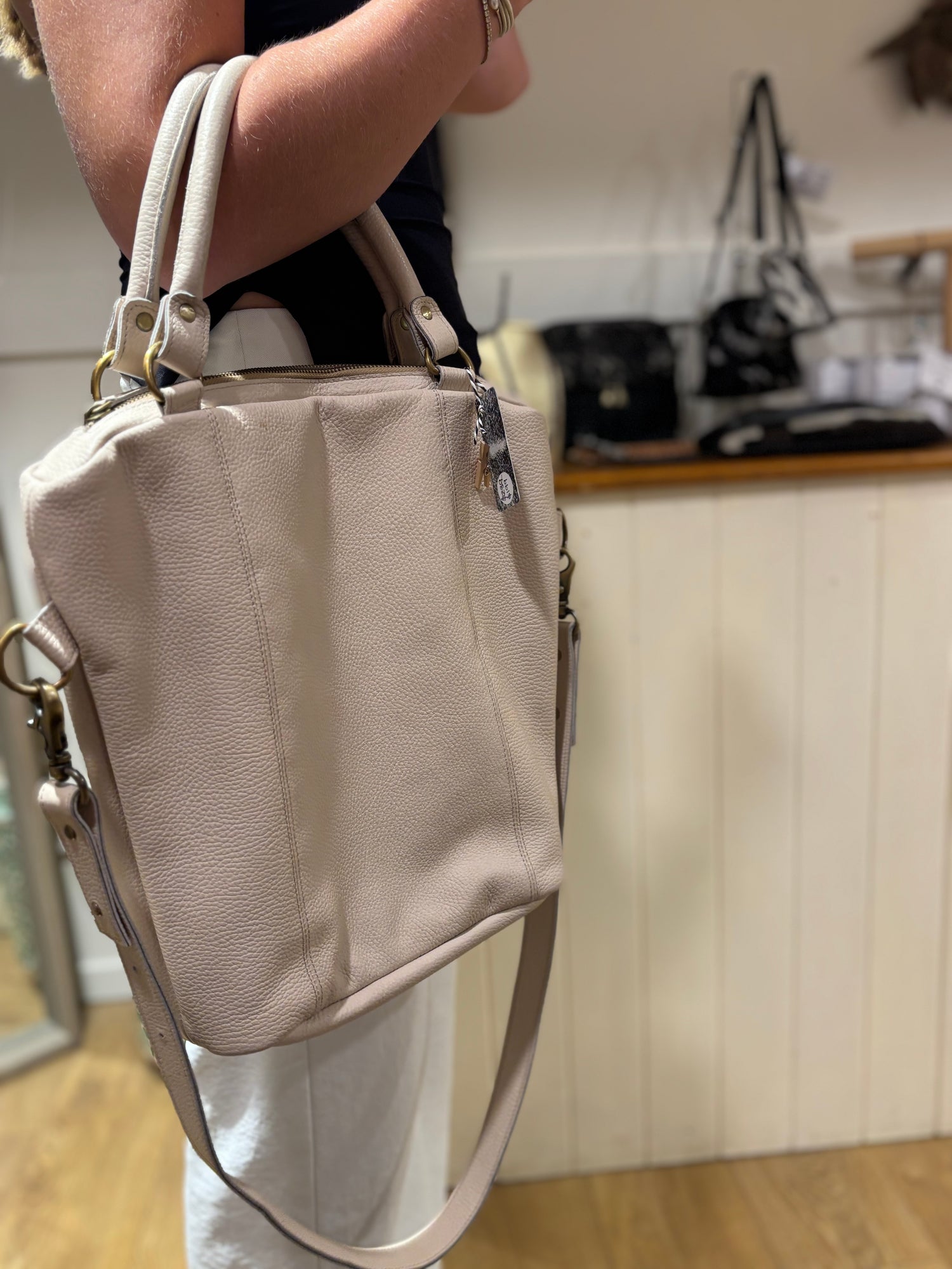 Cream Leather shoulder bag 