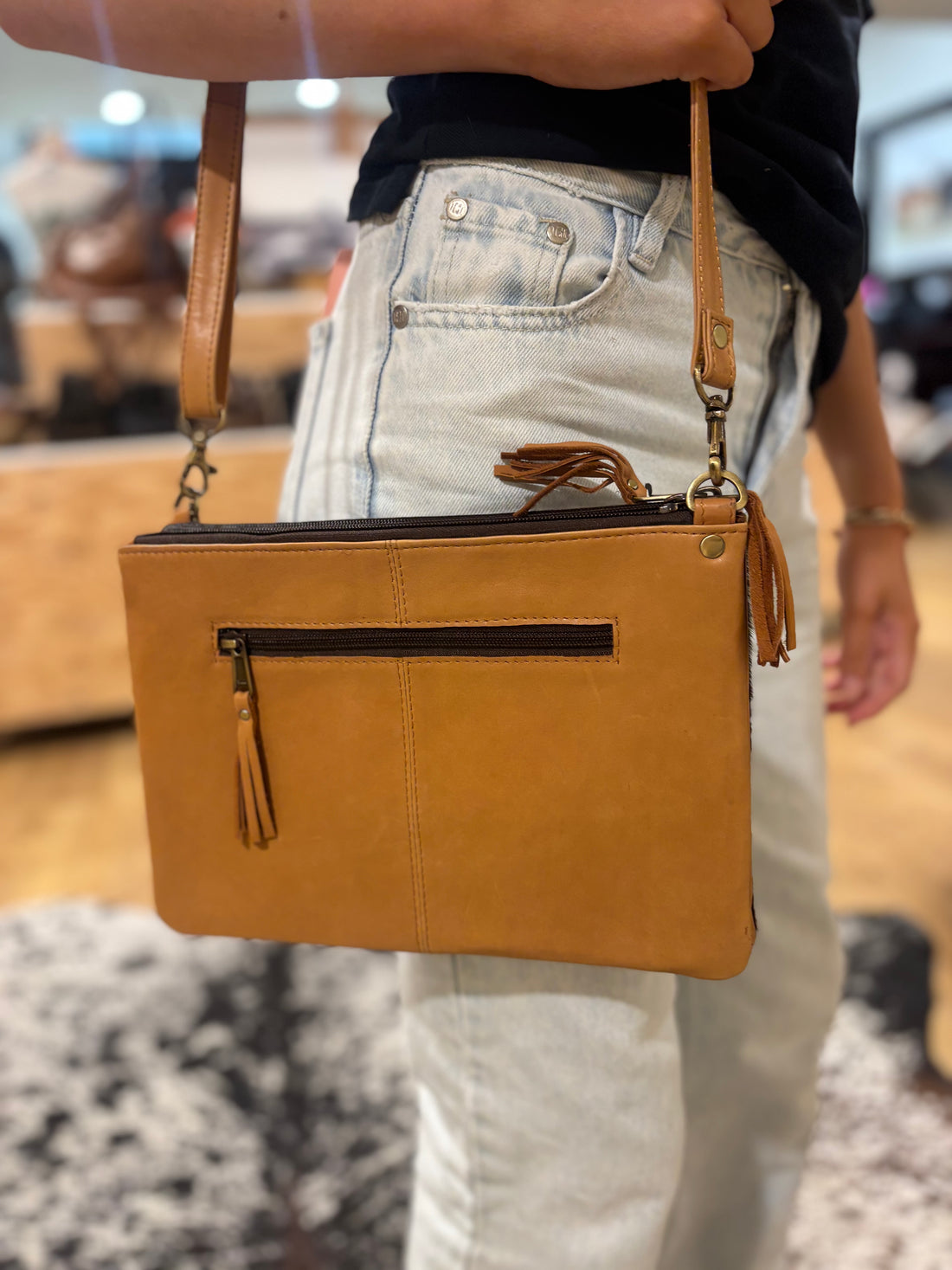 Bella handbag hide and leather 