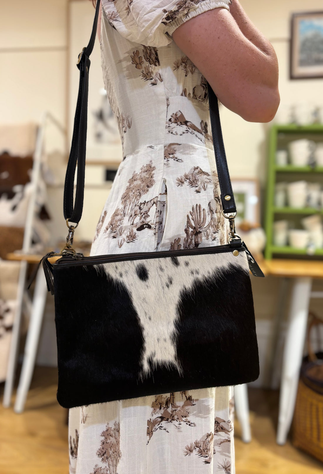 Bella handbag hide and leather 
