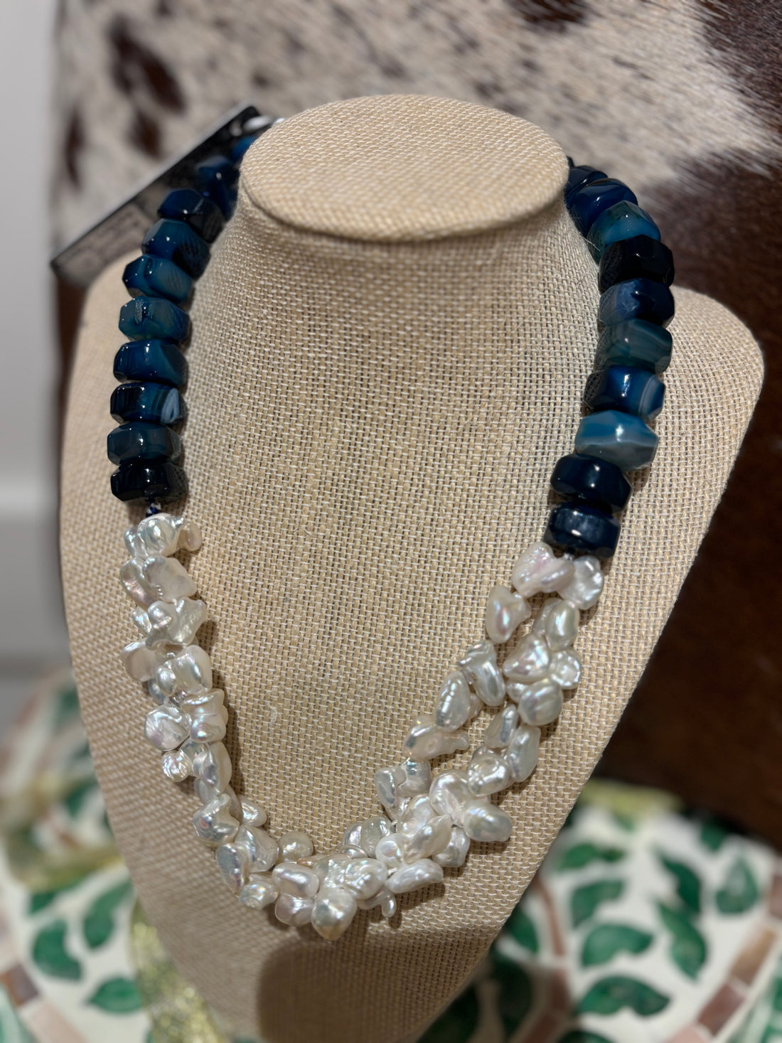 Faceted Agate and freshwater keshi pearl necklace 