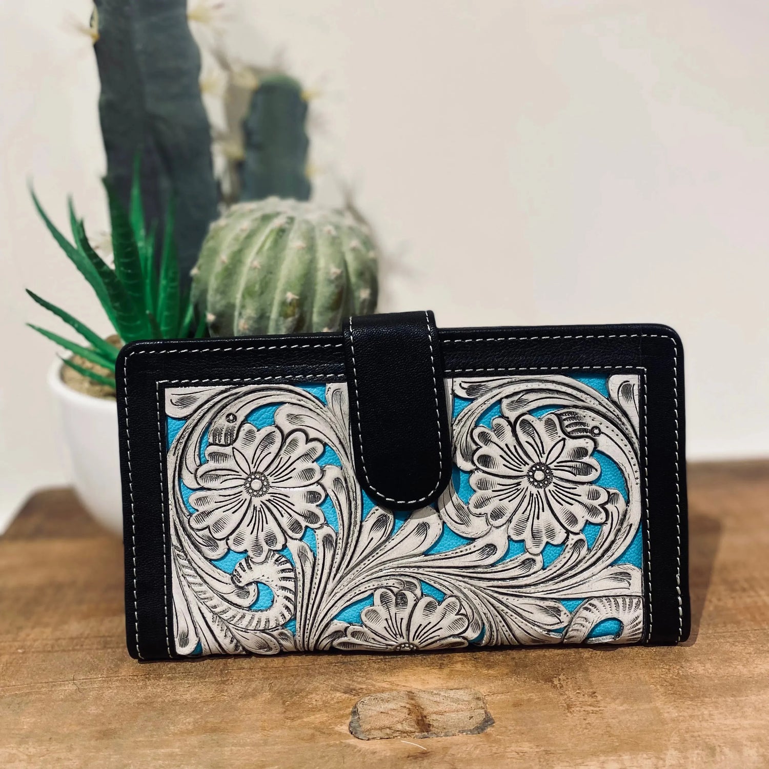 Tooled Leather detailed Wallet with clip 