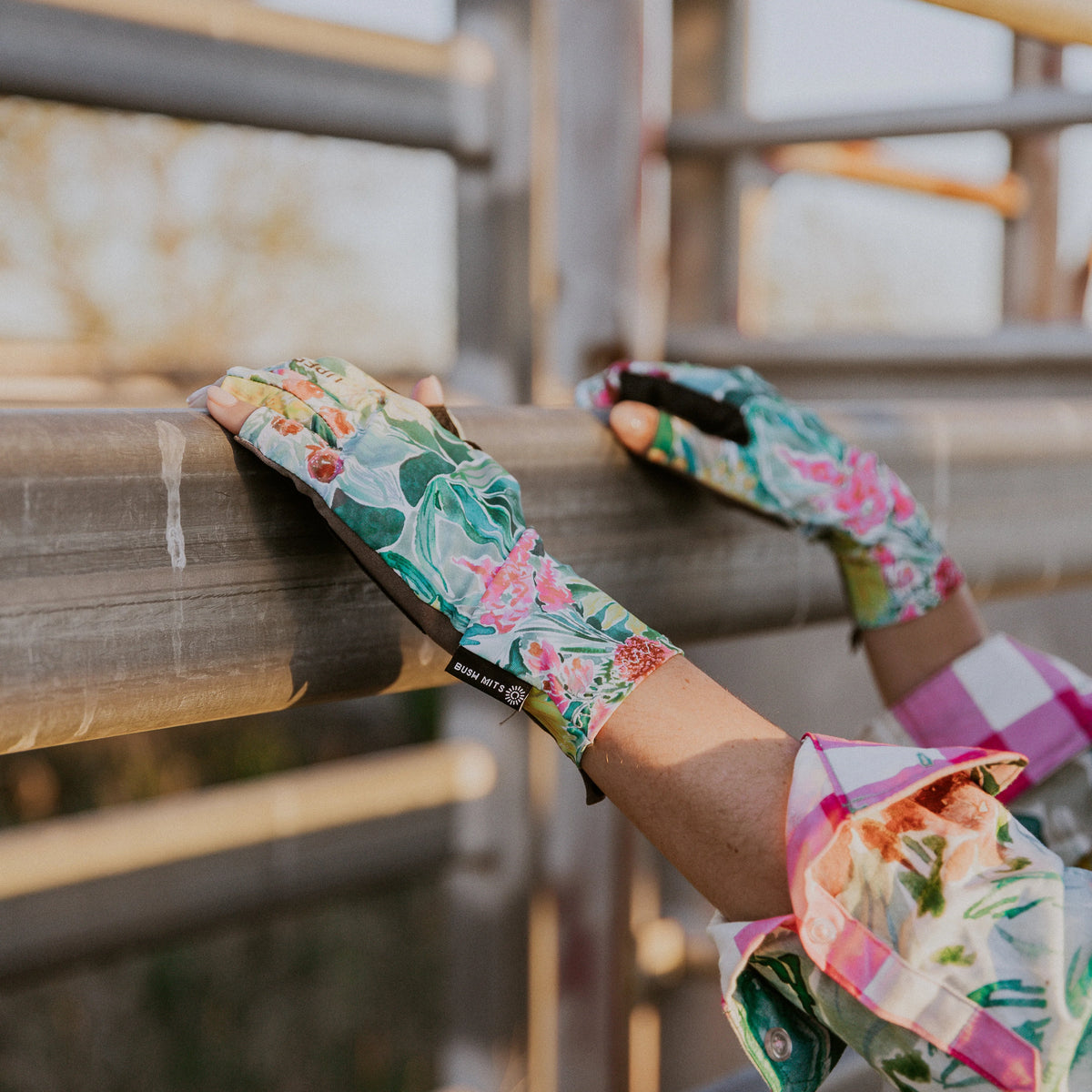 BUSH MITS The Joscelin’s by Antola Trading  UPF 50+ Sun Protection Gloves (EXT SL