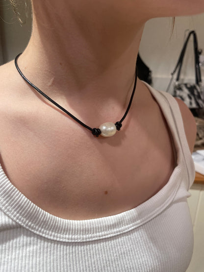 Single pearl on black leather choker / necklace 