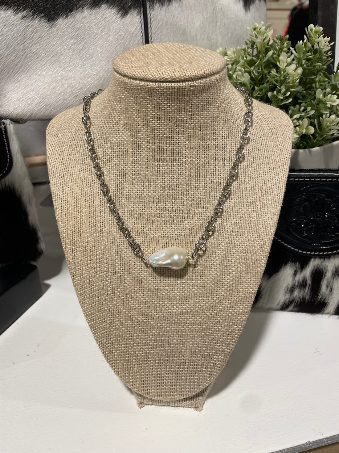 Baroque Pearl and White Gold Necklace 
