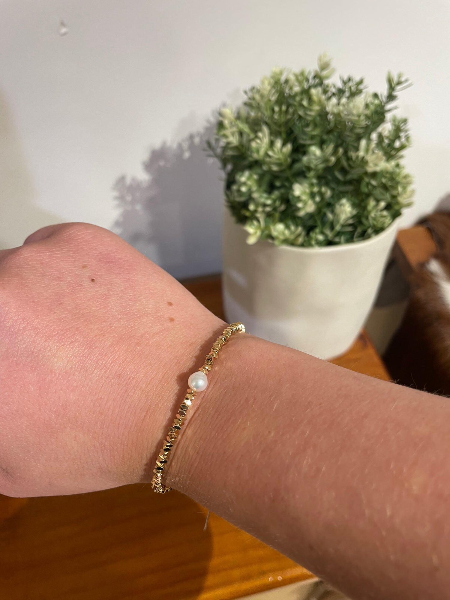 Electroplated bead and pearl bracelet 