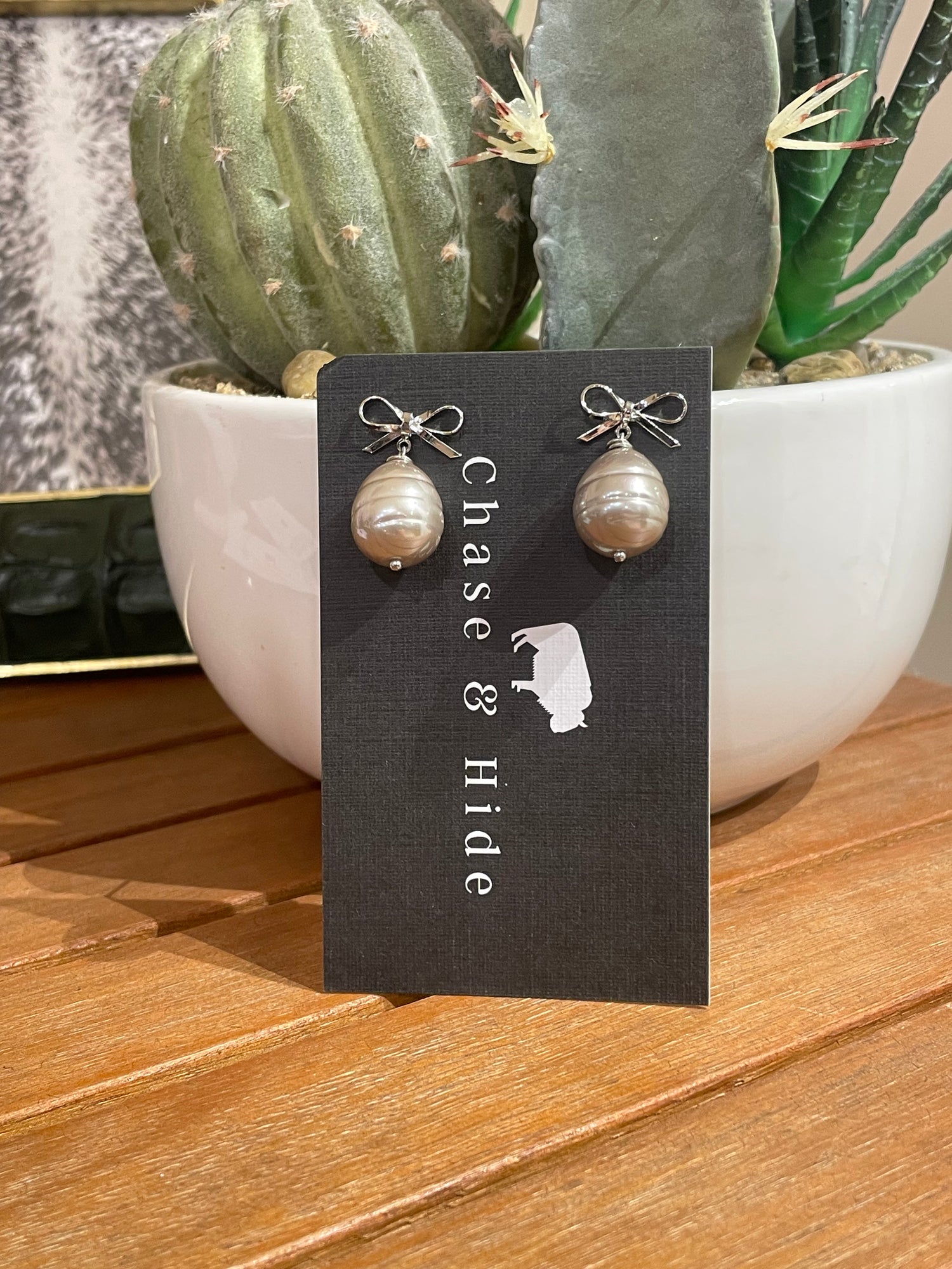 14k Gold plated bow stud and champagne Spanish faux pearl 