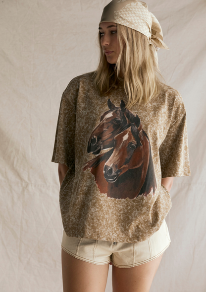 BACK SOON PRE ORDER WELCOME FAR MER Arabian Tee Caramel