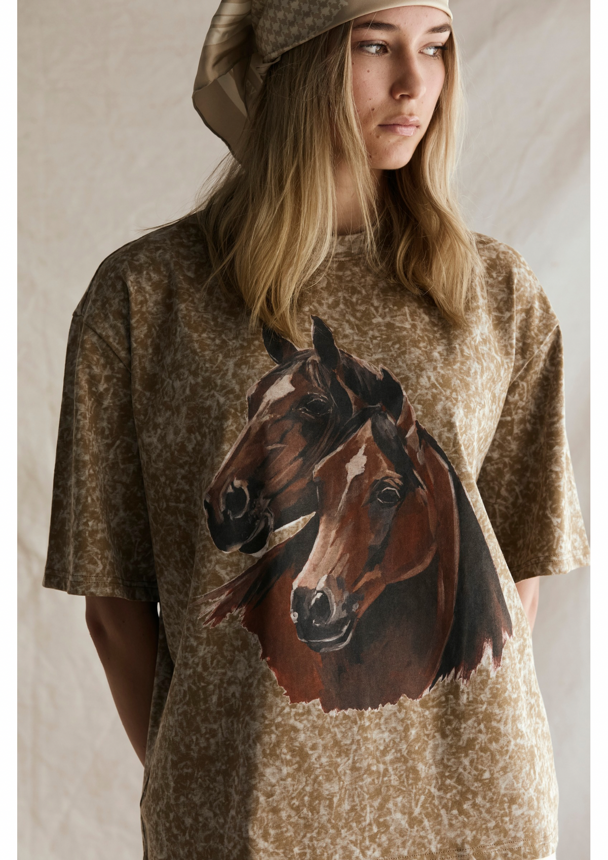 BACK SOON PRE ORDER WELCOME FAR MER Arabian Tee Caramel