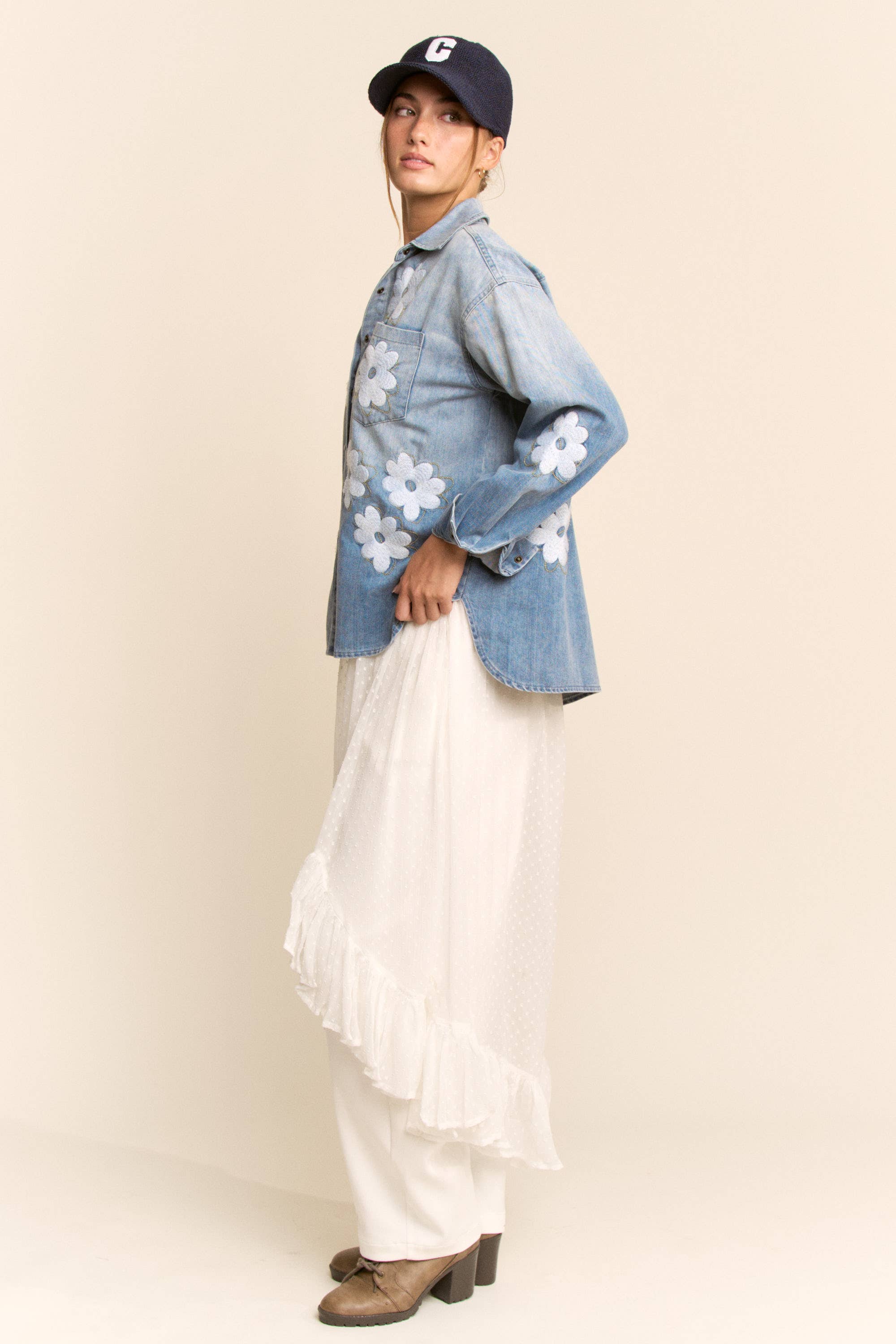 DT50299-FLOWER EMBROIDERED BUTTON FRONT WASH DENIM SHIRT