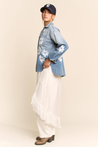 DT50299-FLOWER EMBROIDERED BUTTON FRONT WASH DENIM SHIRT