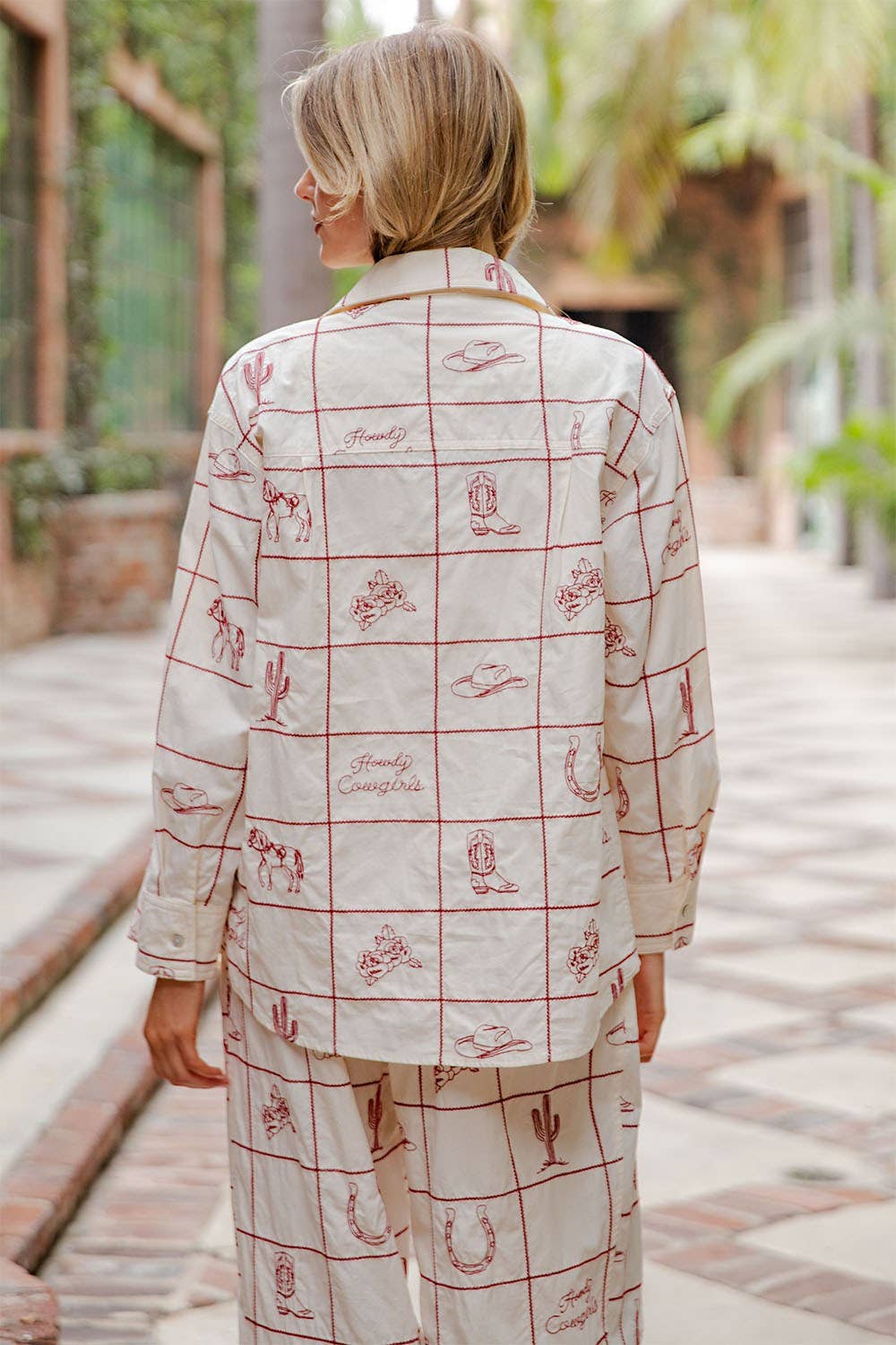 EMBROIDERED WESTERN BUTTON DOWN SHIRT